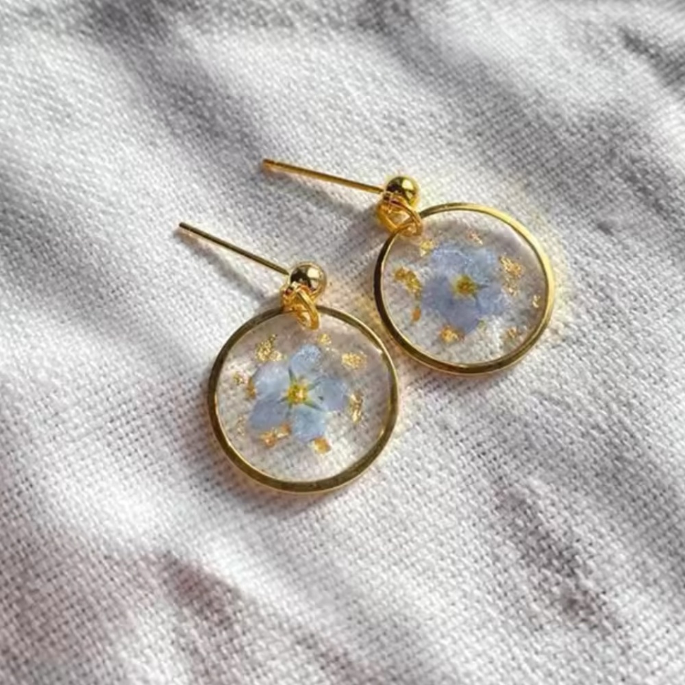 Earrings with natural blue flowers